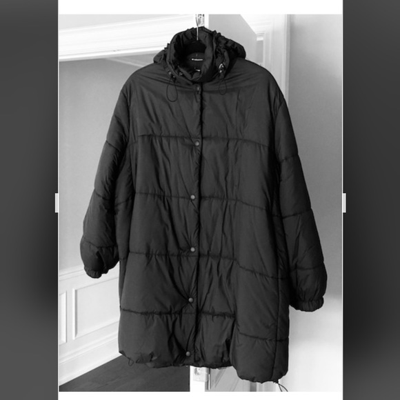 ▪️SALE▪️Brand new GIVENCHY Puffer Jacket with Hood. - Picture 2 of 6